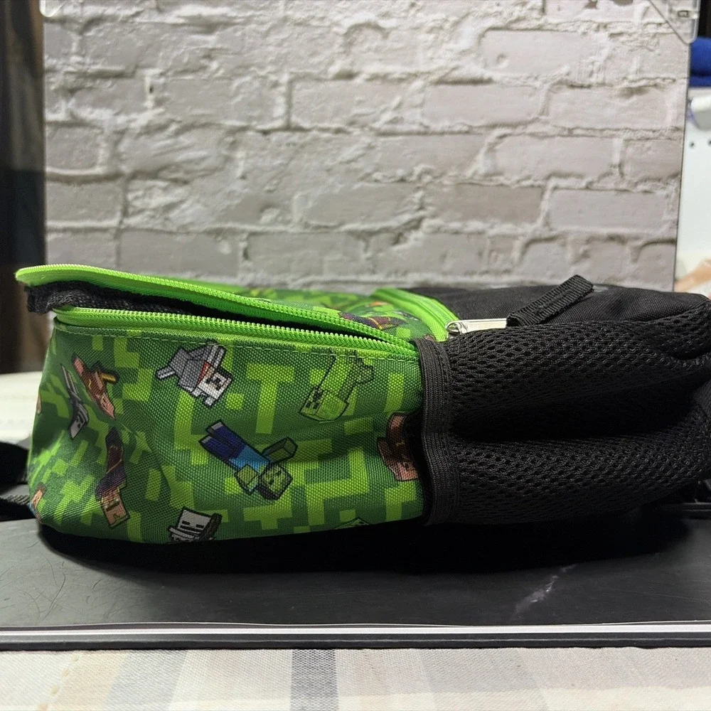 2025 Kid's Minecraft Creeper Green & Black Backpack 12x9x3 - VERY CLEAN